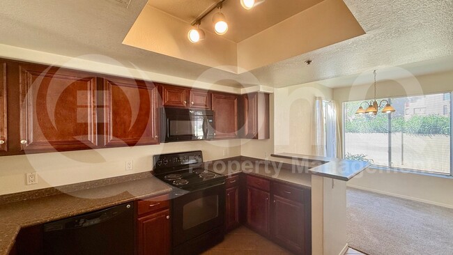 Foto del edificio - 4925 E Desert Cove Ave