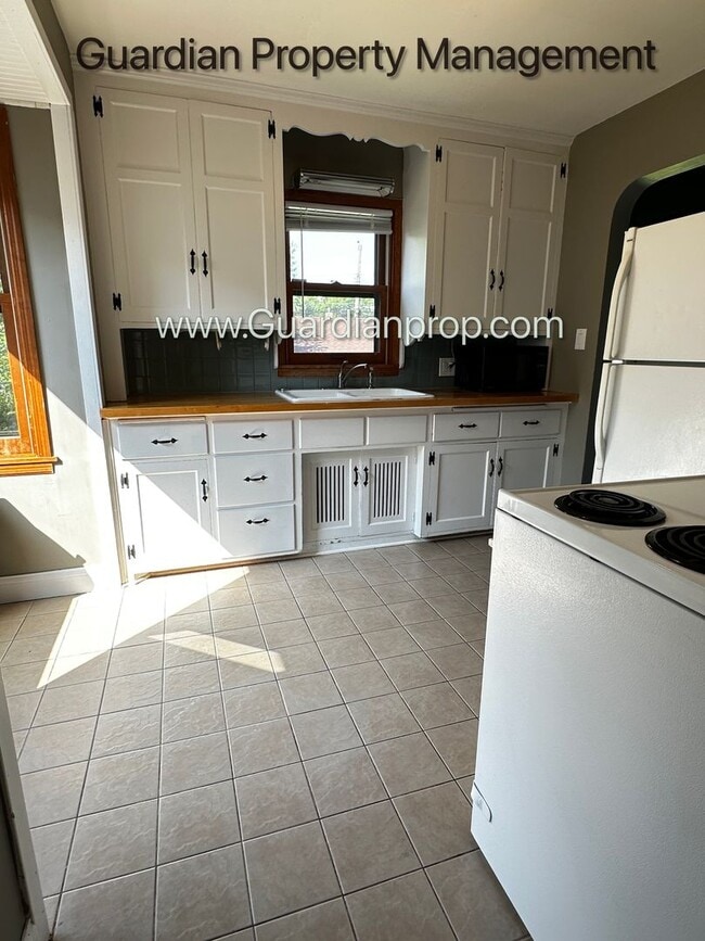 Building Photo - South Minneapolis Single Family Home, Fenc...