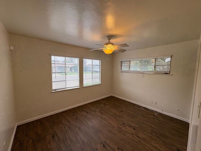 Foto del edificio - SW Visalia Home Available Now!