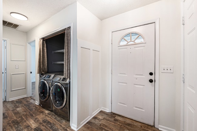 Photo - 1167 Landsdowne Dr House