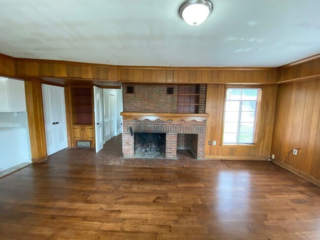Foto del edificio - 4320 Bishop Hills Dr