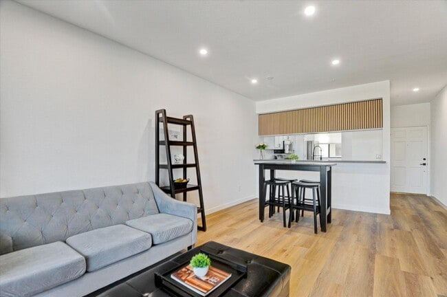 Building Photo - 555 Maine Ave