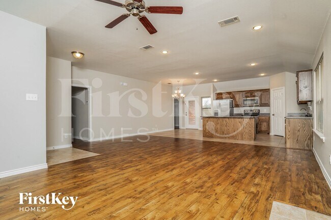 Building Photo - 615 Hearthstone Dr