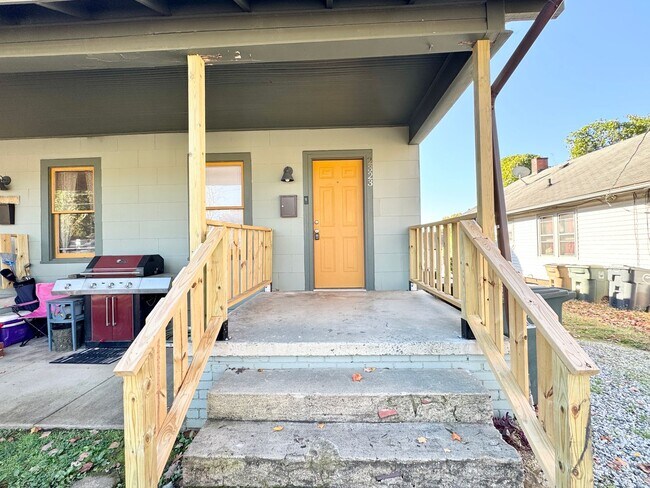 Building Photo - Updated 1 Bedroom Duplex  On Spring Garden St With Office- Water & Lawncare Included!