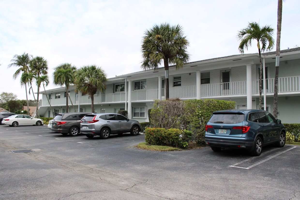 Primary Photo - 2720 SW 22nd Ave