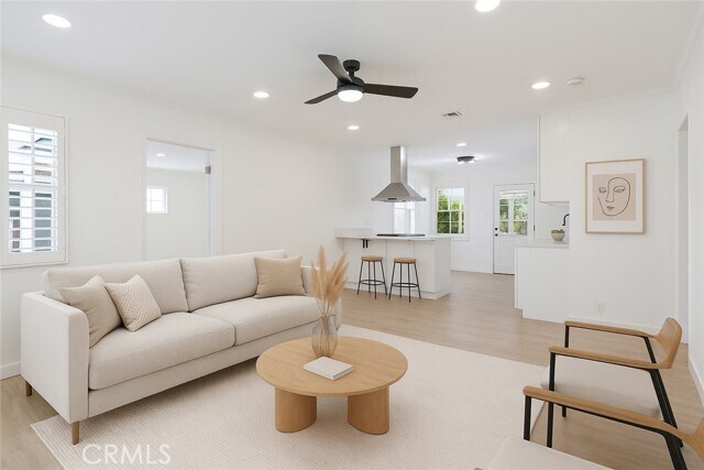 Foto del edificio - 8108 Lemona Ave