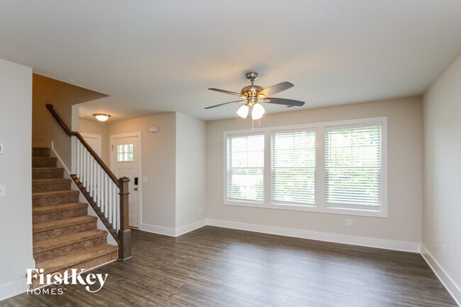 Building Photo - 2375 Belaire Dr