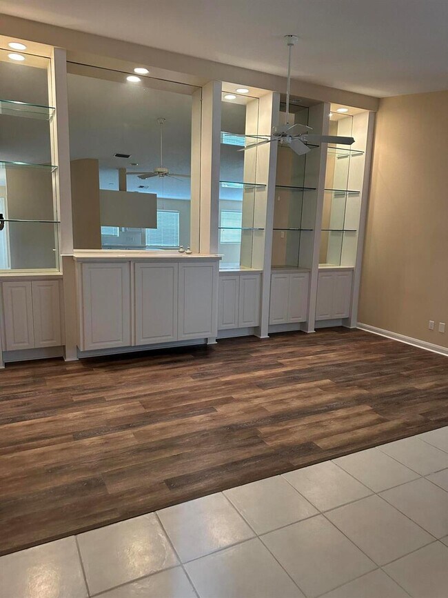 Foto del edificio - 3041 Verdmont Ln