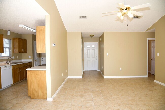 Building Photo - Charming 3 Bedroom in Niceville!