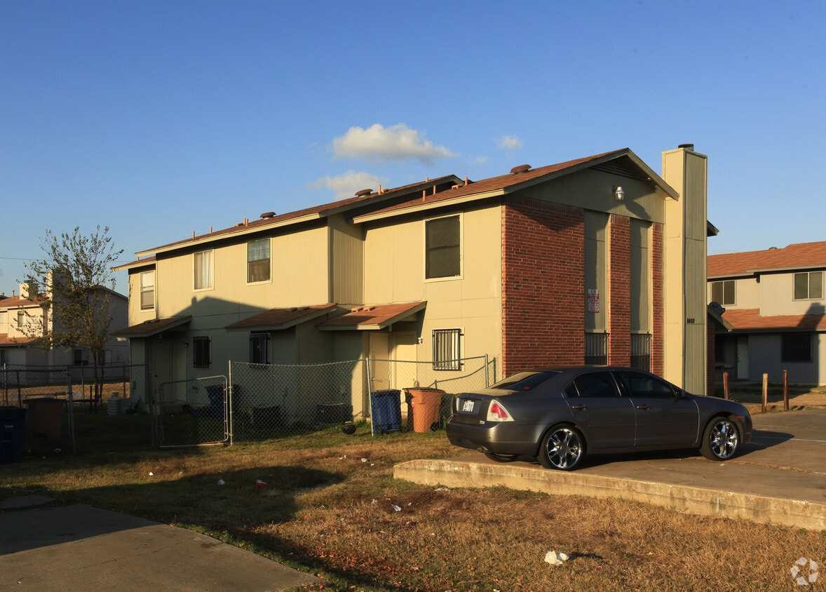Primary Photo - 8402 Garcreek Cor