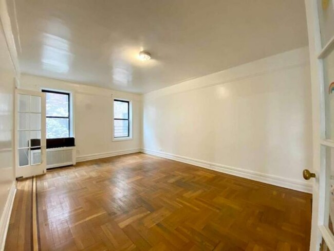 Foto del edificio - 2 bedroom in BRONX NY 10463