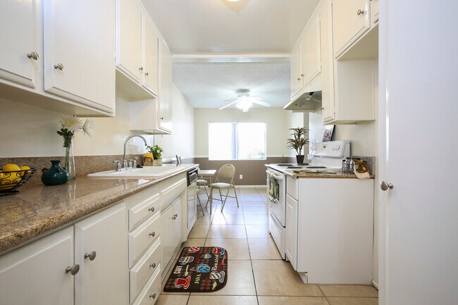 Foto del edificio - 220 E Live Oak St