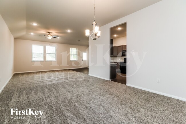 Building Photo - 14735 Country Club Dr
