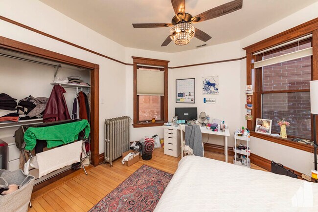 Foto del edificio - 842 W Waveland Ave