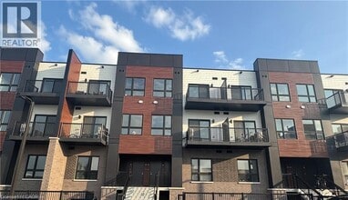 Building Photo - 40 Palace St