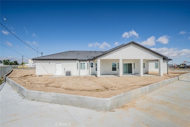 Building Photo - 11515 Mariposa Rd