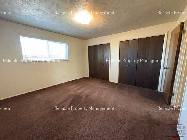 Building Photo - 394 S Saturn Ave