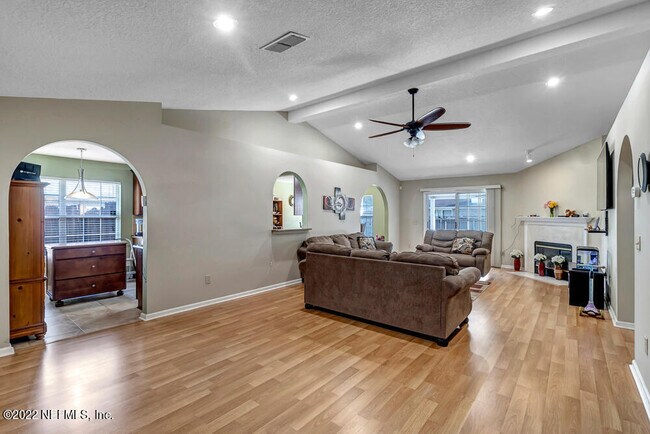 Building Photo - 11927 Blue Spruce Ct
