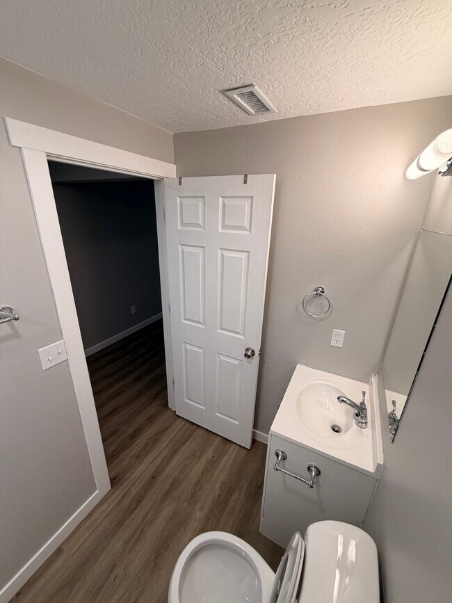 Foto del edificio - 4459 Pine Hollow Dr