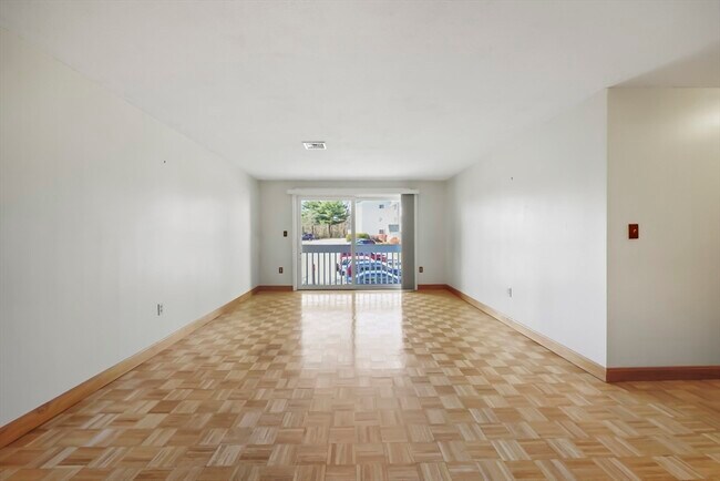 Building Photo - 15 Bower Rd