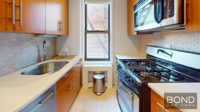 Foto del edificio - 1 bedroom in Jackson Heights NY 11372