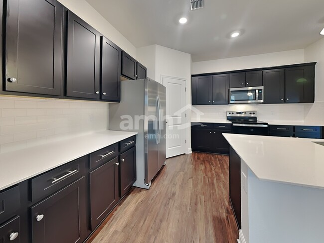 Foto del edificio - 934 Heavenly Dr