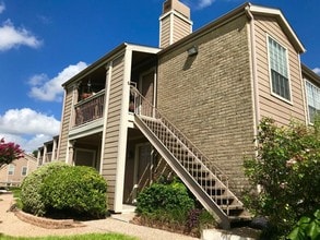 Building Photo - 1860 White Oak Dr