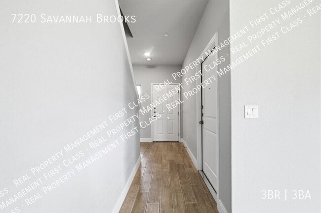 Building Photo - 7220 Savannah Brooks