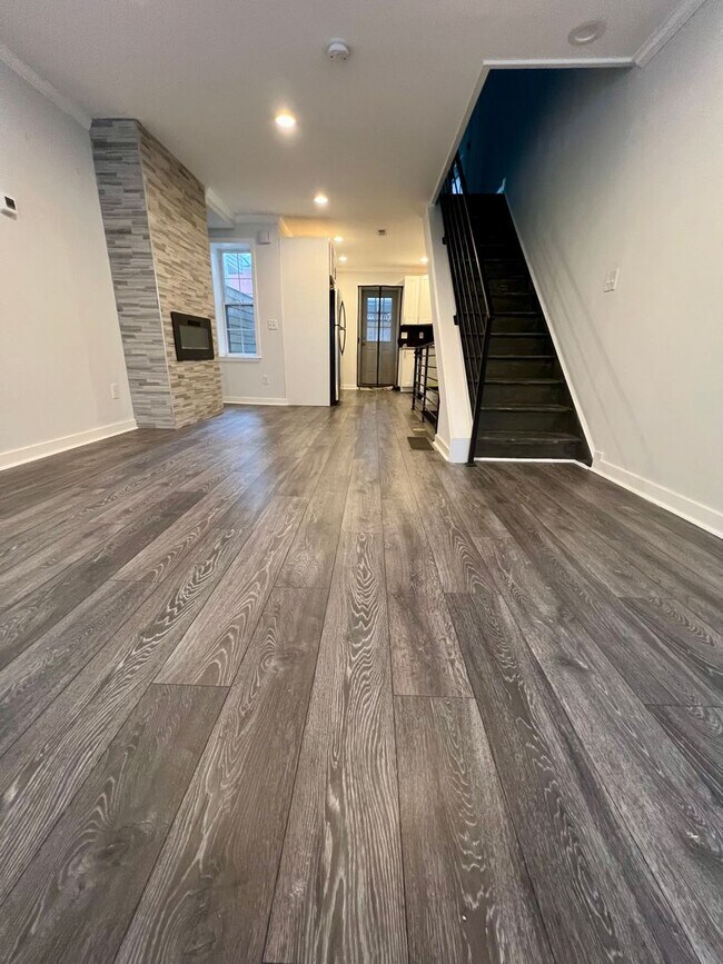 Foto del edificio - Luxurious 2-Bedroom Townhome with Finished...