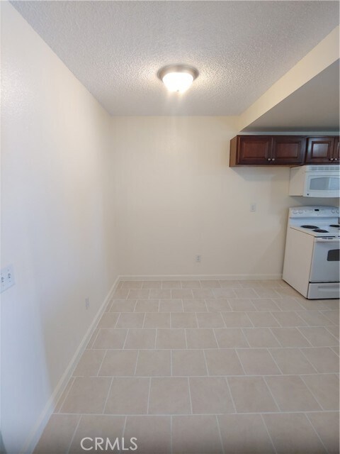 Building Photo - 4211 Mountain Dr