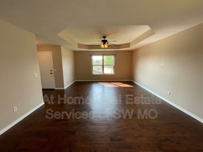 Building Photo - 1298 S Venice Ave