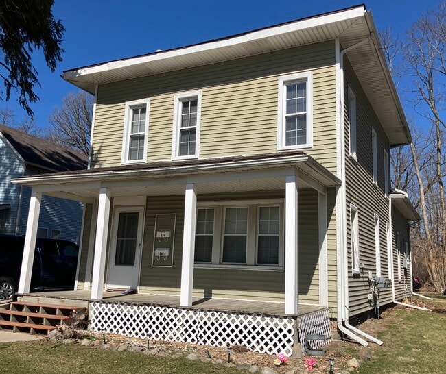 504 1/2 - Upstairs exterior - 504 E Clinton St.