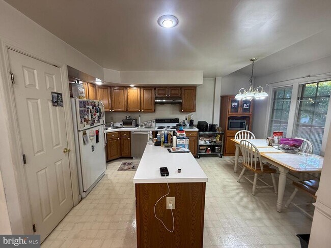 Building Photo - 2292 Canteen Cir
