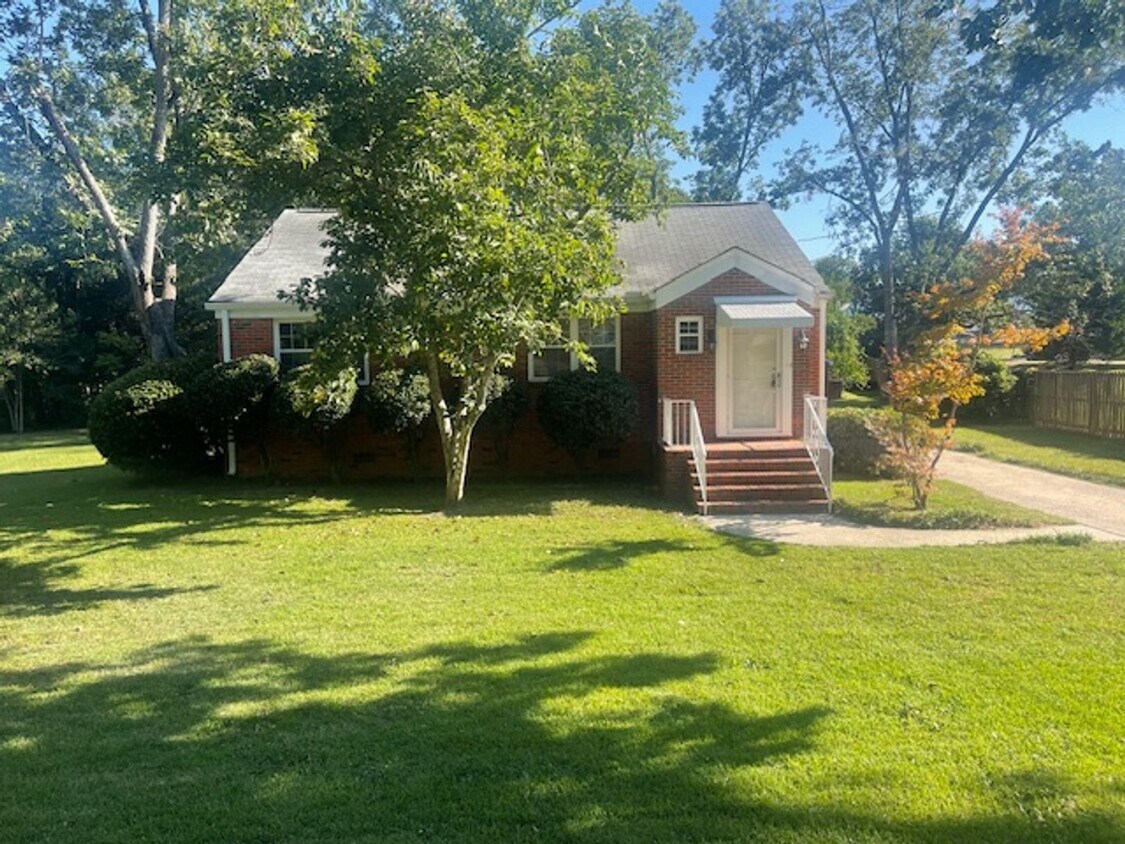 Primary Photo - 105 Nut Grove Dr
