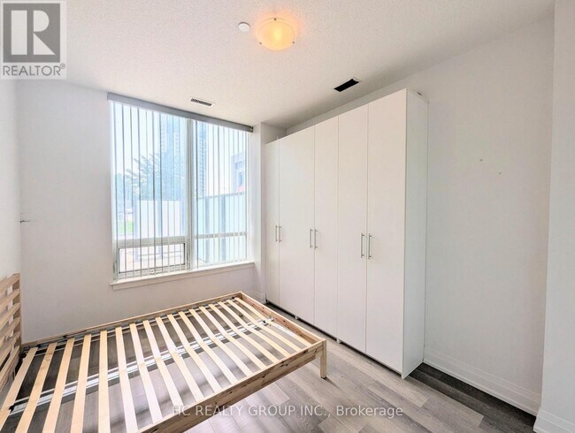 Photo du bâtiment - 7165 Yonge St