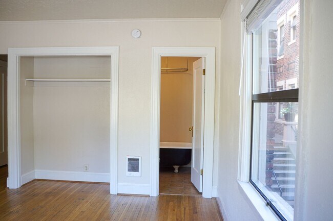 Foto del edificio - Vintage Studio Blocks from Providence Park...