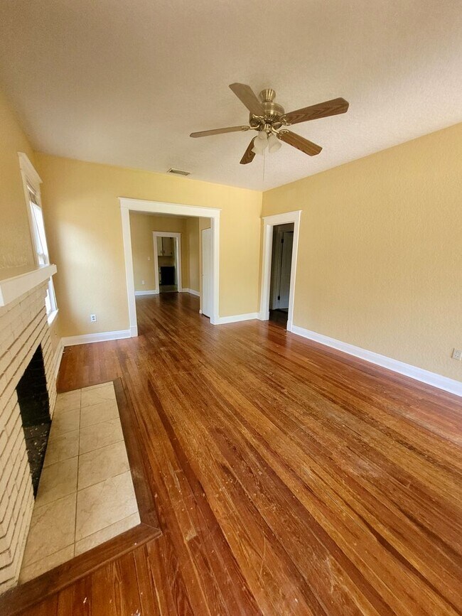 Foto del edificio - Charming 2 bed 1 bath in Historic District...