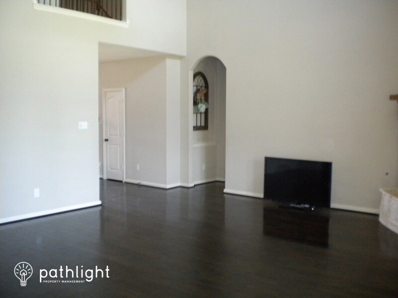 Primary Photo - 403 Stonebrook Ln
