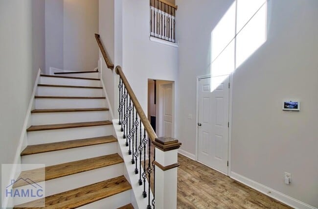 Foto del edificio - 326 Fairview Cir