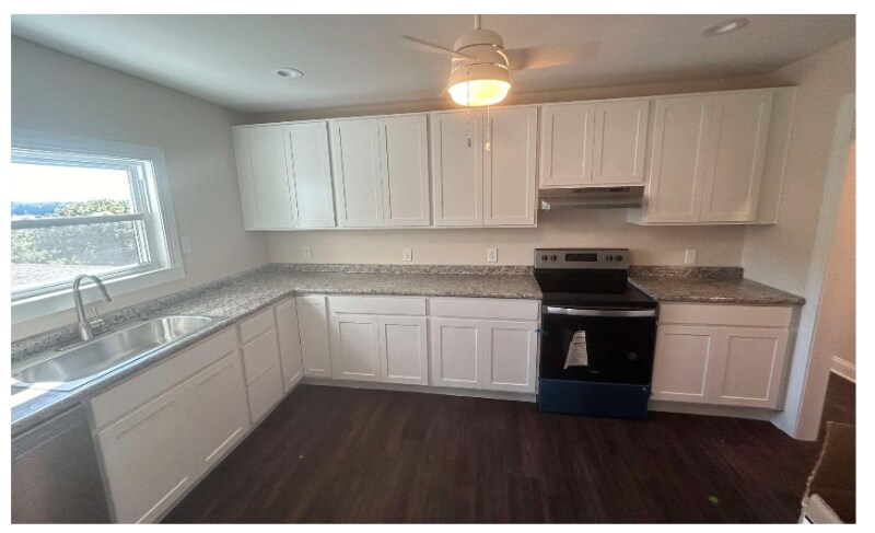 Building Photo - 924 Brookline Blvd