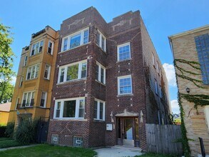 Building Photo - 6210 N Francisco Ave
