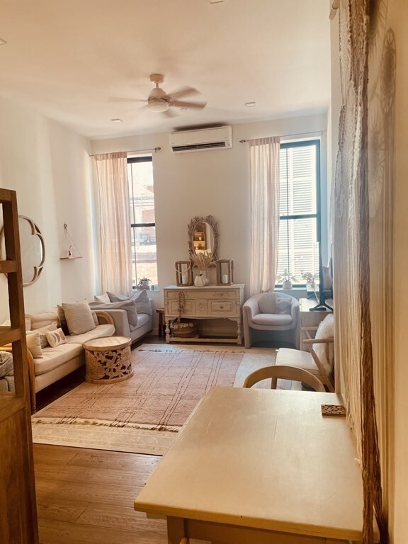 Foto del edificio - 217-221 Essex St