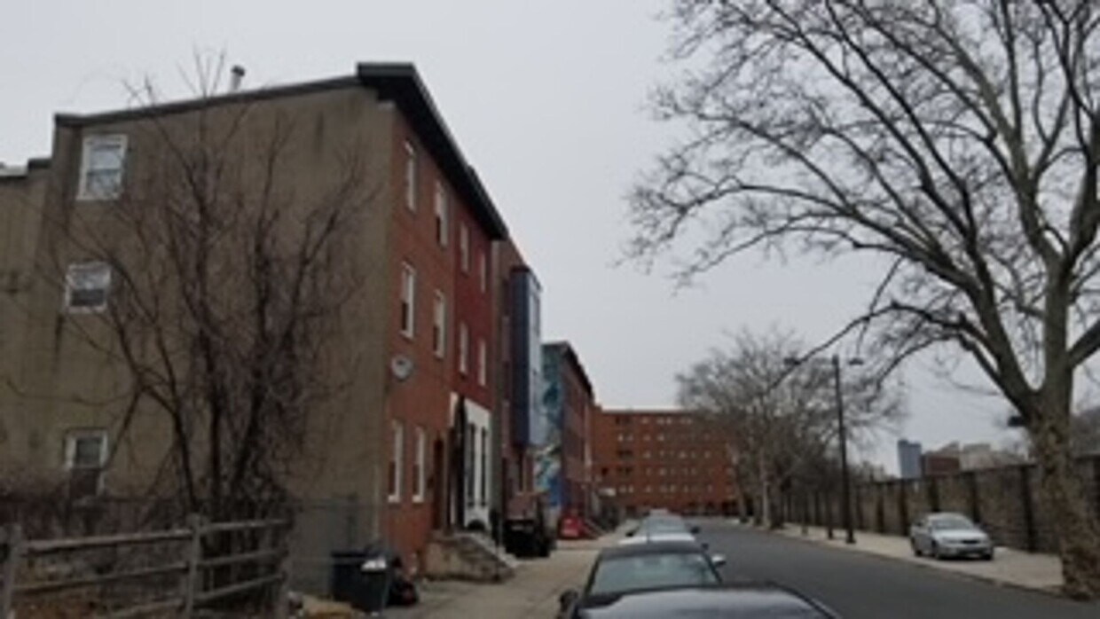 Foto principal - 2037 N College Ave