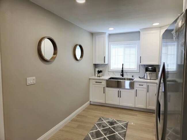 Foto del edificio - 8354-56 Adams St