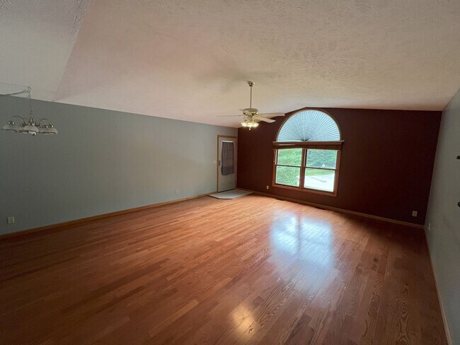 Foto del edificio - 4262 Eagle Crest Dr