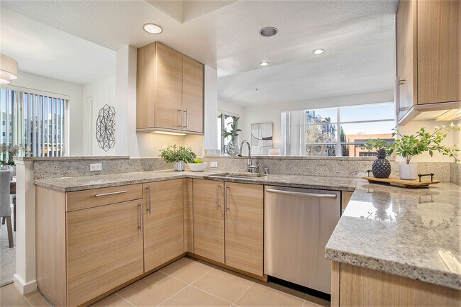 Kitchen - 1655 N California Blvd