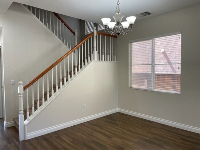 Foto del edificio - Stunning Home in a Desirable Gated Community