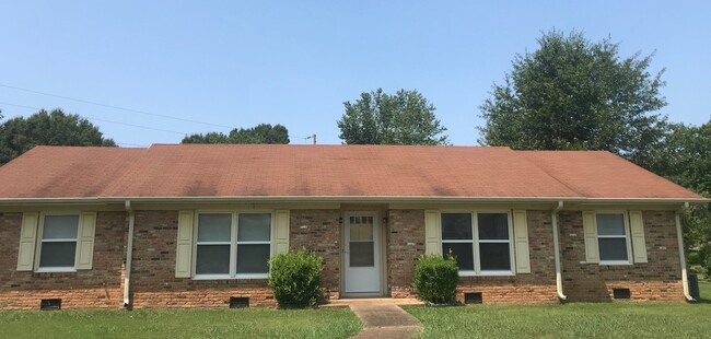 Building Photo - 3 bedroom rental home