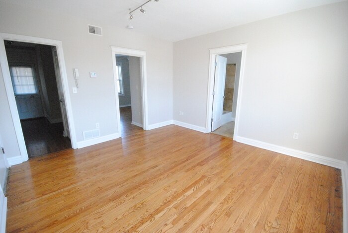 Primary Photo - 1020 Oakview Pl