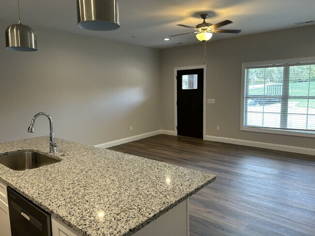 Foto del edificio - Now Leasing: 1 Bedroom, 1 Bathroom Apartment in Cypress Ridge